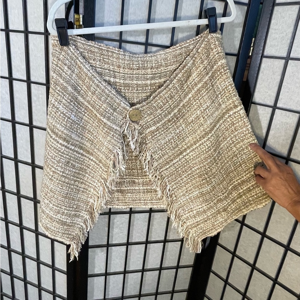 Shoulder Wrap With Ceramic Button - image 5